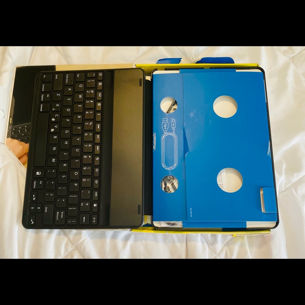 Kensington KeyFolio Keyboard iPad Air A1443A - Picture 7 of 9